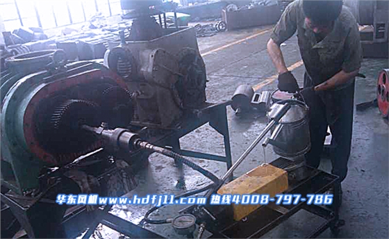 羅茨風(fēng)機齒輪拆卸注油.jpg 羅茨風(fēng)機齒輪拆卸注油.jpg