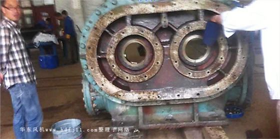 維修羅茨風(fēng)機(jī).jpg 維修羅茨風(fēng)機(jī).jpg